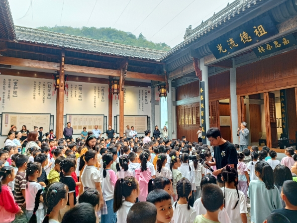东至县：“破蒙启智”开笔礼 文化传承与“童”行